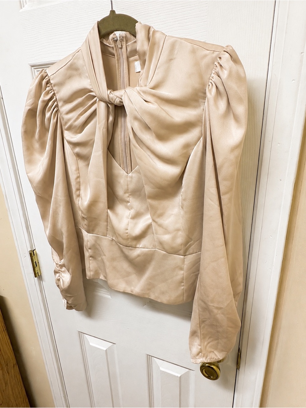 ASTR The Label Champagne Satin Tie Neck Puff Sleeve Blouse Size M - Picture 8 of 14
